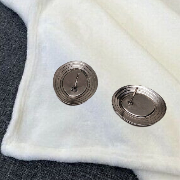 ✓🎄10/$20. Silver Tone Pierced Earrings with Orange Accent - Picture 2 of 3